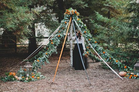 Halloween Wedding Inspiration Wedding Inspiration Green, Enchanted Halloween, Southwestern Wedding, Western Themed Wedding, Medieval Party, Garland Backdrops, Orange Tones, Soft Autumn, Wedding Inspiration Fall