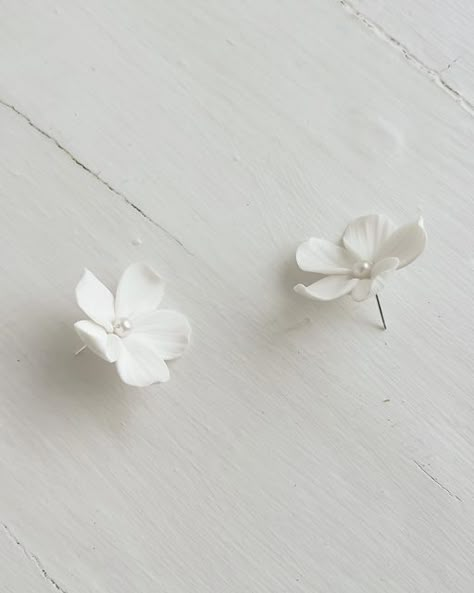 Dainty Polymer Clay Earrings, Clay Wedding Earrings, Polymer Flowers, Clay Keychain, Polymer Clay Flower Jewelry, Diy Earrings Polymer Clay, Polymer Earrings, Polymer Clay Jewelry Diy, Polymer Crafts