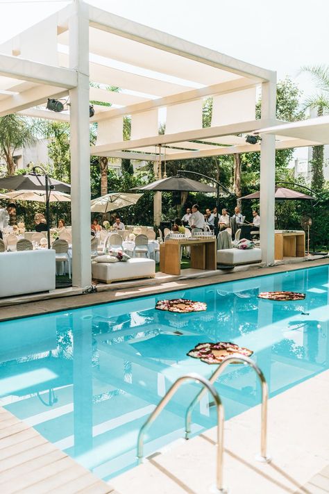 We're dreaming of this delicate poolside engagement party. Head over to PartySlate to see the full celebration. #engagementparty #engagement White Green Floral Centerpieces, Poolside Engagement Party, Colorful Engagement Party, Engagement Party Ideas Backyard, Green Floral Centerpieces, Backyard Engagement Parties, Engagement Party Themes, Unique Light Fixtures, Summer Parties