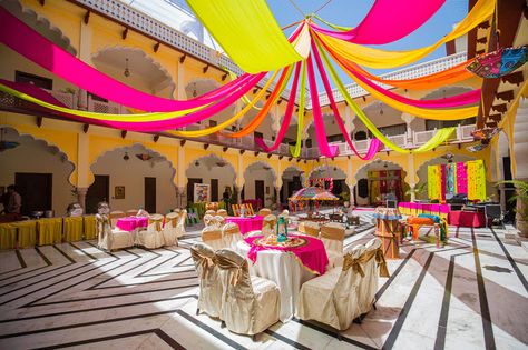 Bright & colorful Rajasthani-themed Mehndi Decor! #wedding #indianwedding #mehndi #mehndidecor #decorinspirations #rajasthani #colorful #theweddingscript Mehndi Ceiling Decor, Rajasthan Wedding Decor, Rajasthani Theme Decoration, Mehndi Theme Ideas, Rajasthani Wedding Decor, Jungle Tent, Mehndi Function Decoration, Rajasthani Theme, Bollywood Theme Party