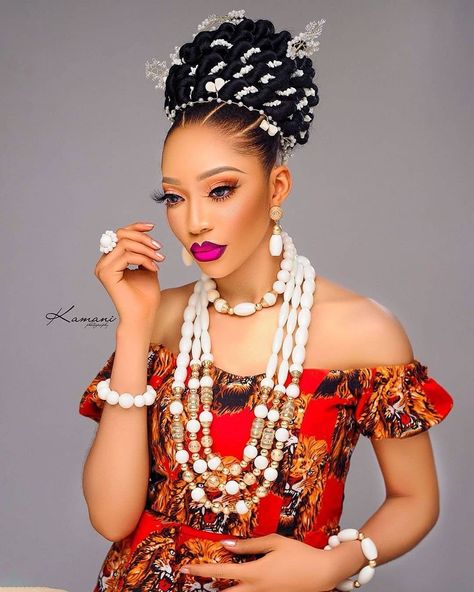 This Traditional Beauty Look is Dripping Some Igbo Goodness Traditional Hairstyles, African Wedding Hairstyles, Hair Design For Wedding, Bridal Hair Decorations, Igbo Bride, Brides Hair, African Print Maxi Skirt, Beads Hair