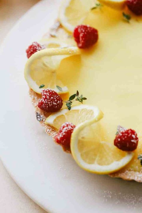 Lemon Curd Tart, Short Pastry, Citrus Garnish, Citrus Desserts, Spring Time Desserts, Tart Dough, Frozen Lemon, Raspberry Tarts, Tart Baking