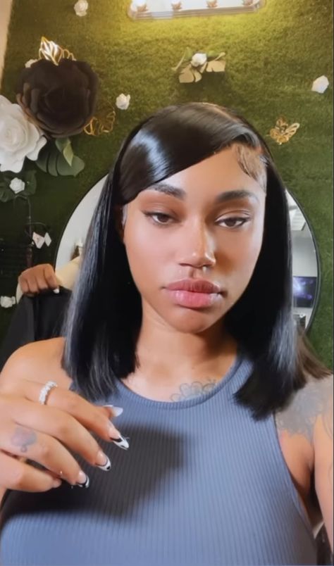 Cute Bob Wigs Black Women, Cute Short Frontal Hairstyles, Cute Bob Wigs, Frontal Short Wig Hairstyles, Side Part Bob With Swoop, Bob Hairstyles Frontal, 90s Swoop Bob Weave, Front Lace Wigs Human Hair Short Bobs, Prom Bob Hairstyles