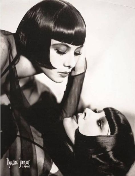 Noirchick In Old Hollywood on Twitter: "The fabulous Gutohrlein sisters - German-born dancers who appeared in several PreCode films - in a magnificent photo by Maurice Seymour that is as fresh and modern as any high- end fashion shoot. https://t.co/NXK8x2Z6P0" / Twitter Dolly Sisters, Splendour In The Grass, Pandora's Box, Louise Brooks, The Sisters, Silent Film, Classic Films, Fashion Shoot, Gatsby