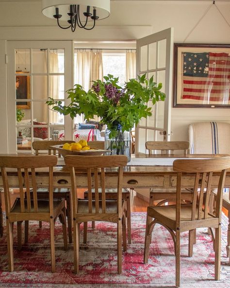 Erin Napier on Instagram: “This is the first time in my adult life when I have no plans and no guilt about it so I’m going to spend a few days in our backyard blowing…” Erin Napier Living Room Designs, Nancy Meyers Dining Table, Erin Napier Decorating Style, New England Dining Room, Nancy Meyers Dining Room, Swinging Painting, Americana Cottage, Warm Farmhouse, Americana Farmhouse