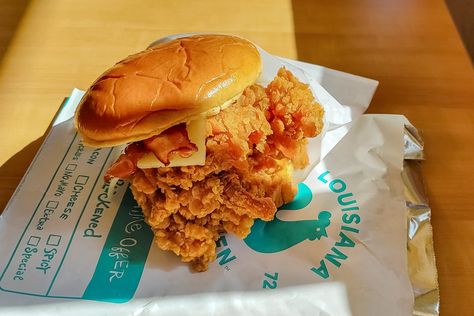 Is the Popeyes Ghost Pepper Chicken Sandwich Really ‘Spooky Spicy’? Ghost Pepper, Ghost Peppers, Spicy Mayo, Pepper Chicken, Chicken Stuffed Peppers, Chicken Sandwich, Peppers, Sandwiches, Ghost