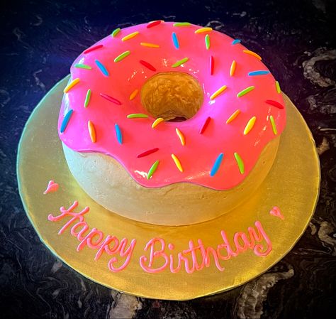 Giant Donut Cake Giant Donut, Cake Donuts, Cute Cakes, Celebration Cakes, Donuts, Wedding Cakes, Happy Birthday, Birthday Cake, Cake