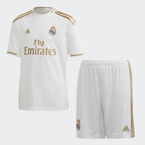 Especialmente creado para las futuras estrellas del Real Madrid. Este conjunto de fútbol incluye una camiseta, un pantalón corto y unas medias. Su diseño se inspira en la equipación oficial del club blanco y rinde homenaje al Bernabéu. Real Madrid Manchester United, Lionel Messi Fc Barcelona, Fly Emirates, Soccer Girl Problems, Manchester United Soccer, Barcelona Soccer, Santiago Bernabeu, Usa Soccer Women, Soccer Tips