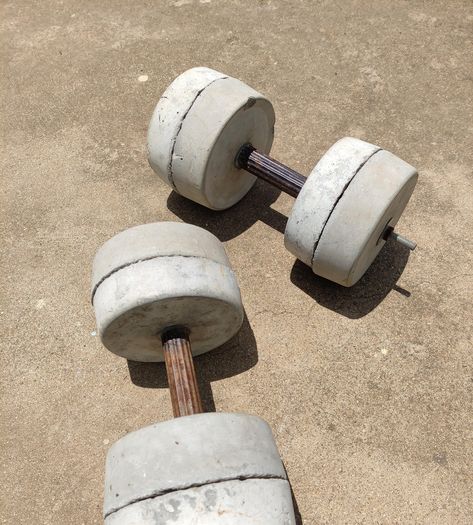 Homemade Gym Equipment, Diy Gym Equipment, Home Gym Garage, Concrete Mold, Diy Gym, Diy Home Gym, Diy Workout, Stone Concrete, Diy Pipe