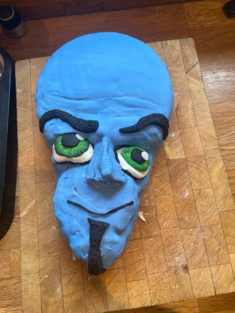 No Cake Birthday Ideas, Goofy Birthday Cake, Cute Easy Cake Designs, Megamind Cake, Messed Up Cakes, Silly Cakes, Funny Cake Ideas, Cakes With Faces, Goofy Cake