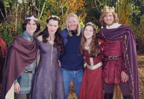 Narnia Costumes Peter, Narnia Lucy Costume, Lucy Pevensie Cosplay, Lucy Pevensie Costume, Narnia Cosplay, Noah Huntley, Narnia Dresses, Sophie Winkleman, Narnia Costumes