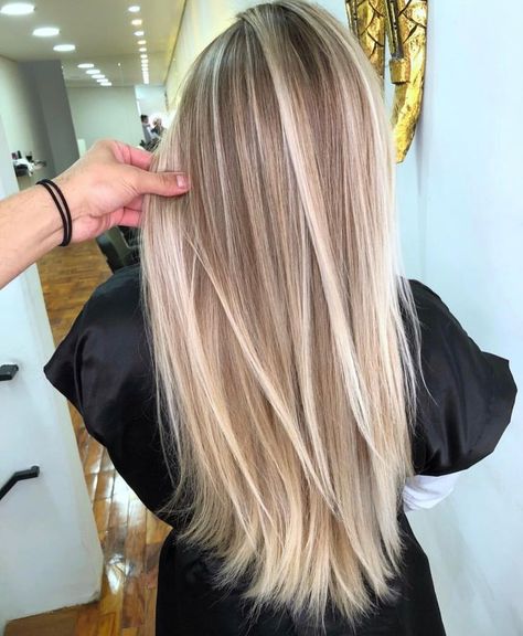 Blonde And Light Brown Balayage, Half Head Highlights Blonde Long Hair, Dirt Blonde Hair Color Highlights, Whole Head Highlights, Dirty Blonde Hair Straight, Bright Lived In Blonde, Summer Blonde Hair Balayage, Blonde Highlights Straight Hair, Darker Blonde Balayage