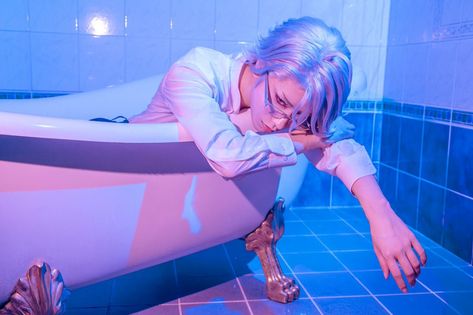 Art Poses Floating, Floating Pose, Bathtub Photoshoot, Magical Girl Aesthetic, Surealism Art, Paint Photography, Body Reference Poses, Drawing Expressions, Human Poses Reference