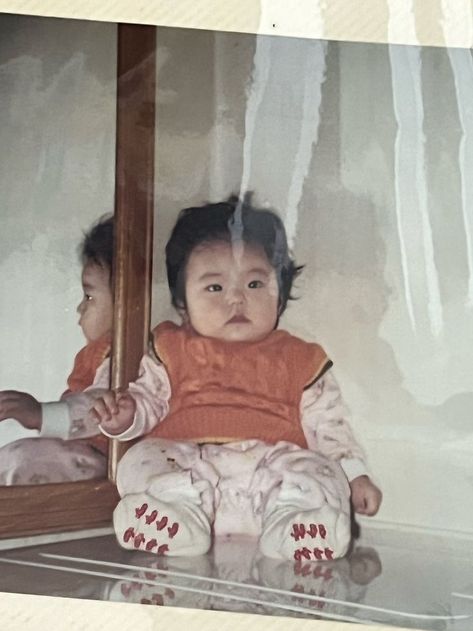 #yeji #hwang yeji #itzy #girl group #kpop Itzy Yeji Baby Picture, Yeji Predebut, Sibling Photos, Baby Icon, Abstract Wallpaper Design, Childhood Photos, Itzy Yeji, Hwang Yeji, Pre Debut