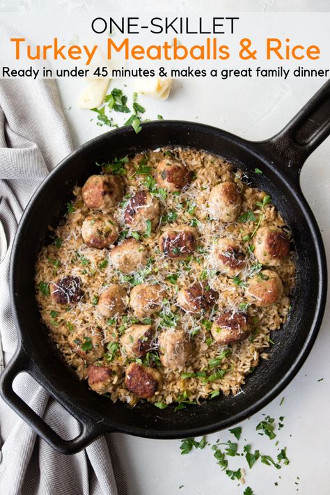 Easy turkey meatballs & brown rice skillet dinner, made in one pan and under 45 minutes. Delicious & nutritious! #onepandinners #turkeymeatballs #skilletdinners Turkey Meatballs And Rice, Turkey Meatballs With Rice, Meatballs Rice, One Pan Dinners, Uni Meals, Easy Turkey Meatballs, Turkey Cooking, Turkey Meatballs Healthy, Shabbat Recipes