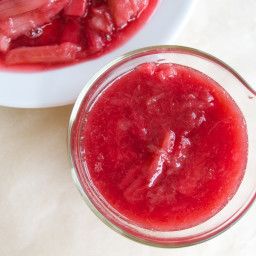 Sugar Free Rhubarb Recipes, Healthy Rhubarb Recipes, Rhubarb Desserts Recipes, Strawberry Rhubarb Sauce, Strawberry Rhubarb Cobbler, Rhubarb Sauce, Smart Points Recipes, Sugar Free Jello, Rhubarb Desserts