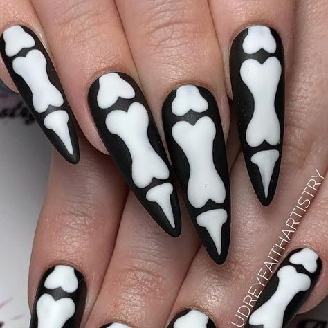 Audrey | Nail Artist on Instagram: "Got them bone fingers for @taylorlashea 🦴✨ @thelittlenailshoppe ✨

#nails #nailsofinstagram #nailart #handpainted #bonenails #skeletonnails #mattenails #halloweennails #spookynails #spoopynails #apresgelx #nailsdesign #nailinspo #stilettonails #nailpro #nailsmagazine #naileditdaily #portlandnails #pdxnails #pdxnailart #pdxnailtech #audreyfaithartistry" Nail References, Ideas Uñas, Reference Poses, Nail Pro, Nails Magazine, Halloween Boo, Creepy Cute, Matte Nails, Artist On Instagram