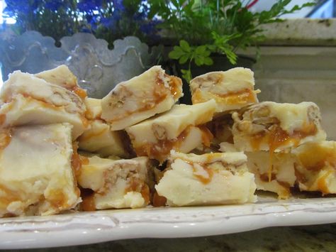 Pralines and cream fudge ~ My Heart with Pleasure Fills Pralines And Cream Fudge, Pralines And Cream, Cream Fudge, Oh Fudge, Christmas Recipe, Candy Cookies, Sweetie Pie, Seasonal Recipes, Candy Recipes