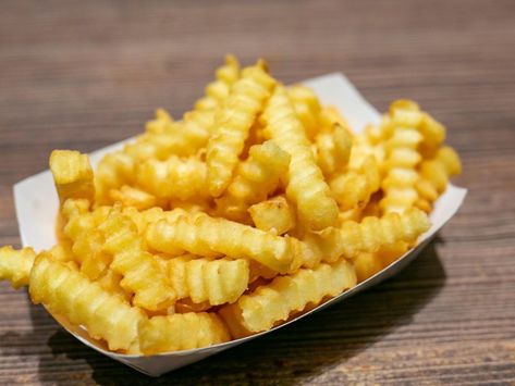 Poor Potato Crops Could Lead to a North American French Fry Shortage | Smart News | Smithsonian Frozen Fries In Air Fryer, Healthy Pot Roast, Fries In Air Fryer, Frozen Fries, Crinkle Fries, Crispy Cheese, Idaho Potatoes, French Fry, Fool Proof Recipes