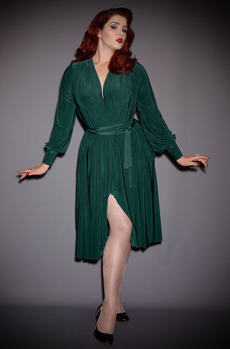 The Green Claudia Dress - a 40s Film Noir loungewear inspired dress Deadly Females, Carolina Dress, Claudia Dress, Micheline Pitt, Bombshell Dress, Pinup Couture, Vintage Inspired Fashion, Stop Staring, Vintage Style Dresses