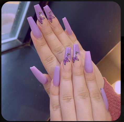 Purple Butterfly Nail Designs, Pink And Purple Nails Acrylic, Nails Acrylic Purple Lavender, Cute Lavender Nails, Purple Coffin Nails, Butterflies Nails Acrylics, Butterfly Nail Designs, Green Acrylic Nails, Lilac Nails