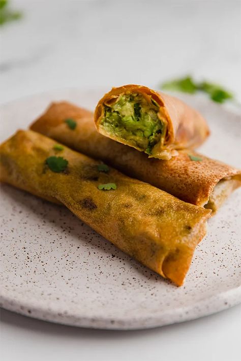 These air fryer avocado egg rolls are a Cheesecake Factory copycat made low carb, paleo, keto, and AIP-friendly! They're the perfect appetizer when you're feeling fancy! Airfryer Avocado, Aip Dinners, Air Fryer Avocado, Aip Snack, Avocado Egg Rolls, Unbound Wellness, Avocado Roll, Keto Air Fryer, Autoimmune Diet