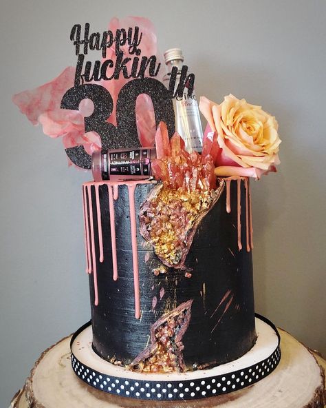 Black Pink And Gold Cake, Black And Rose Gold Cake, Gold Geode Cake, Rose Gold Cake, Geode Cake, Black And Rose Gold, Birthday Ideas For Her, 35th Birthday, Butterfly Cakes