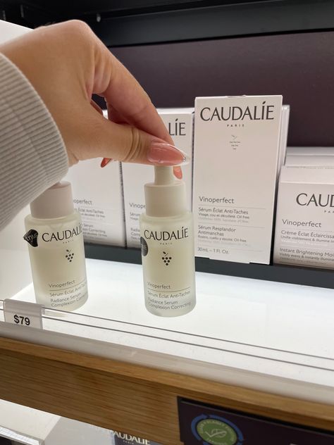 Caudalie Serum, Must Have Beauty Products, Caudalie Vinoperfect, Dark Spot Serum, Skincare Brands, Facial Peel, Facial Exfoliator, Enlarged Pores, Skin Care Serum