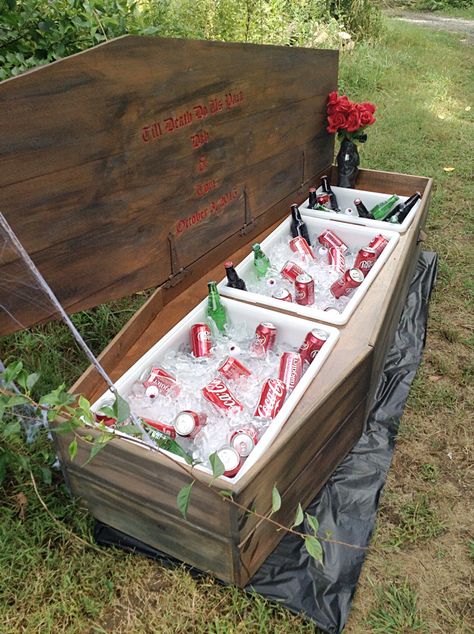 Coffin Wedding Decor, Coffin Wedding Arch, Friday The 13 Wedding, Halloween Reception Ideas, Halloween Wedding Reception Decorations, Coffin Cooler, Coffin Decoration, Halloween Reception, Halloween Wedding Reception