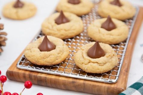 Micro Bathroom, Peanut Blossom Cookies, Scratch Desserts, Cookie Press Recipes, Hershey Recipes, Vintage Desserts, Duncan Hines Cake, Old Fashion Vintage, 1950s Home Decor