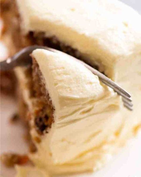 Eating Carrot Cake Carrot Cake Easy, Easy Carrot Cake Recipe, Carrot Cake Frosting, Fluffy Cream Cheese Frosting, Carrot Cake Recipe Easy, Eating Carrots, Moist Carrot Cakes, Easy Carrot Cake, Bean Cakes