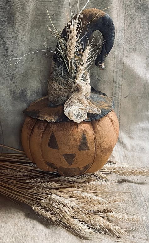 Primitive Jack O Lantern, Primitive Pumpkin Patterns, Primitive Halloween Crafts, Halloween Primitives, Primitive Fall Crafts, Prim Halloween, Halloween Shadow, Primitive Fall Decor, Pumpkin Heads