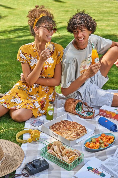 Tabali Bistro Summer Campaign on Behance Friends Together Aesthetic, Spud Bar, Picnic Drinks, Picnic Photography, Mango Tango, Food Videography, Indoor Party, Pink Berry, Drinks Brands