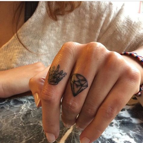 Diamond Finger Tattoos For Women, Cover Up Finger Tattoos, Diamond Finger Tattoo, Finger Tattoos For Women, Tattoos Finger, Minimal Tattoo Designs, Minimal Tattoo Ideas, Toe Tattoos, Diamond Tattoo