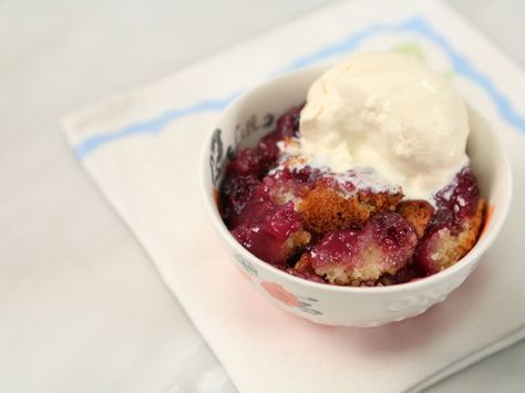 TennTucky Blackberry Cobbler Grilled Fruit Recipes, Blackberry Cobbler Recipe, Blackberry Recipes, Blackberry Cobbler, Fruit Cobbler, Grilled Fruit, Berries Recipes, Fruity Desserts, Sweet Recipes Desserts