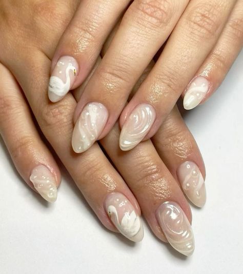 White Swan Nails, Gel Nails Aesthetic, Christmas Nails White, Swan Nails, Aesthetic Christmas Nails, Christmas Swan, Ivory Nails, Swan Aesthetic, White Gel Nails