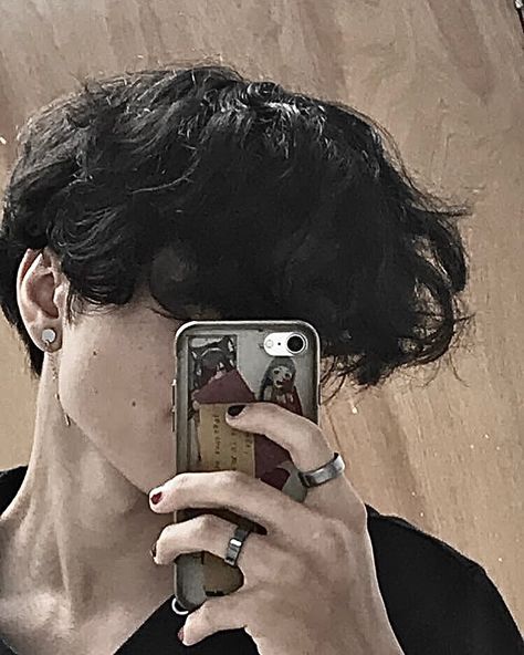 ₛᵤₑᵥ on Instagram: “no face • • • • • • • • #kpop #kpopboys #korean #asian #asianboys #tiktok #tiktokboys #anime #animeboys #eboy #softboy #explore…” Short Curly Hair Male, No Face Wallpaper, Masc Hair, Masc Haircuts, Mens Messy Hairstyles, Messy Hair Boy, Nice Hairstyles, Puffy Hair, Poofy Hair