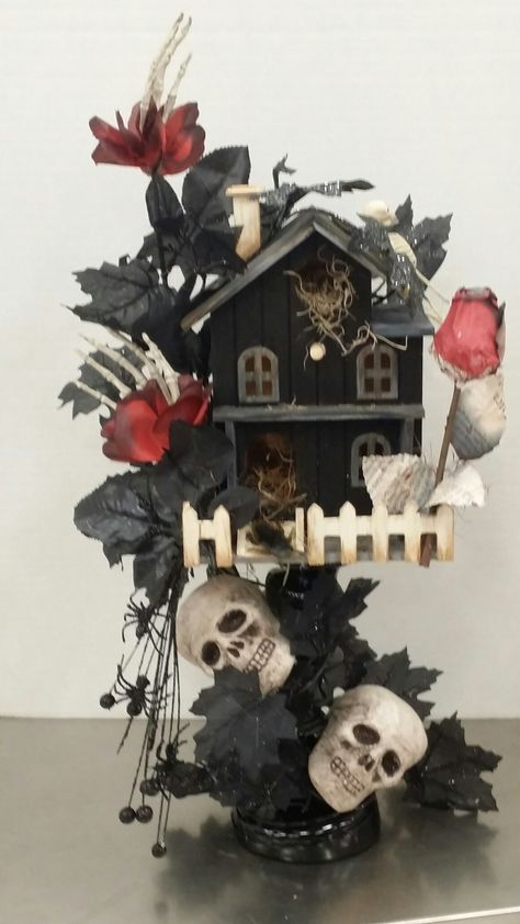 Haunted birdhouse at Michaels in Longview Washington Fall Birdhouse Ideas, Haunted Bird House Ideas, Haunted Birdhouse Diy, Diy Haunted Bird House, Black Birdhouse, Witch Birdhouse, Spooky Bird House, Haunted Birdhouse Halloween, Spooky Birdhouse