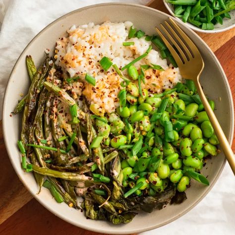 Vegan Edamame Poke Bowl without Tofu - Avocado Skillet Air Fryer Edamame, Legume Dishes, Vegan Edamame, Avocado Skillet, Tofu Green Beans, Tofu Avocado, Edamame Recipes, Vegetarian Bowls, Plant Based Food