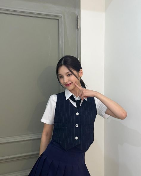 Yeji School Outfit, Itzy Pics, Indie Photography, Pop Photos, School Outfit, Vest Dress, School Outfits, Instagram Update, Role Models