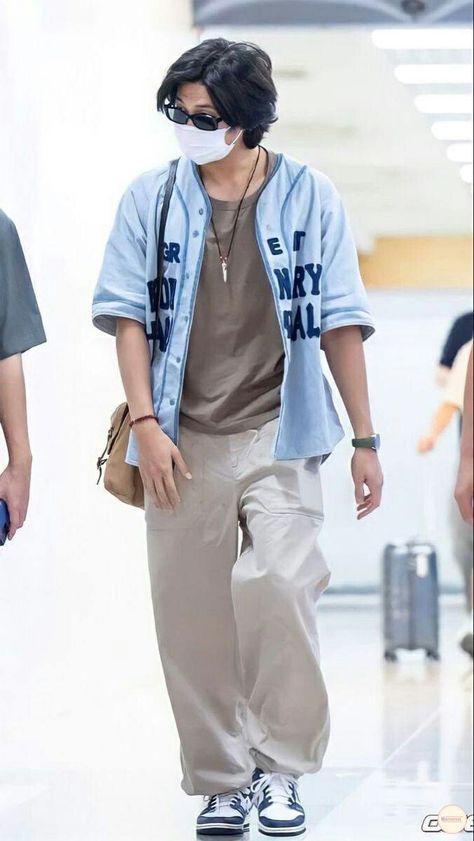 Incheon Airport Fashion, Namjoon Clothes Style, Airport Fashion Kpop Men, Rm Style Outfit, Airport Outfit Male, Rm Paparazzi, Rm Fashion Style, Namjoon Inspired Outfits, Bts Fashion Inspired Outfits