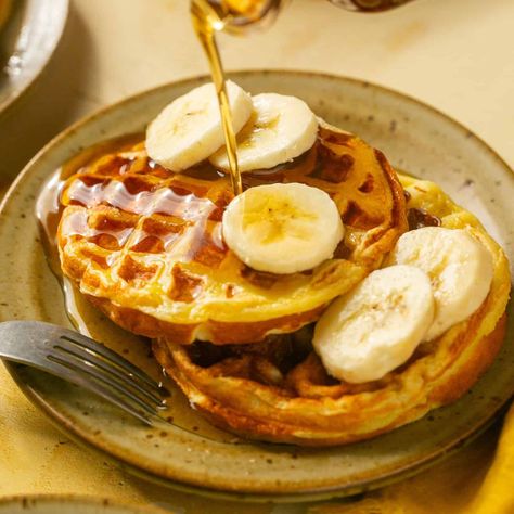 Two waffles with banana and syrup on top. Blender Cottage Cheese, Cottage Cheese Waffles, Low Calorie Peanut Butter, Protein French Toast, Maple Chicken, Cheese Waffles, Crispy Waffle, Sweet Breakfast Treats, Protein Waffles