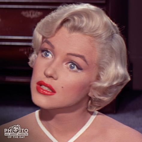 MARILYN MONROE PHOTO OF THE DAY — Have you ever noticed in this film Marilyn Monroe wears a more orange-toned colored lipstick? Which do you prefer? "The Seven Year Itch" (1955) 💋. #Photooftheday #MarilynMonroePhotos #AllAboutMarilyn #MarilynMonroe #marilyn #Hollywood #OldHollywood #Sexywoman Marilyn Monroe Orange, Marilyn Monroe Lipstick, Colored Lipstick, The Seven Year Itch, Seven Year Itch, Orange Lipstick, Marilyn Monroe Photos, Photo Of The Day, Lipstick Colors