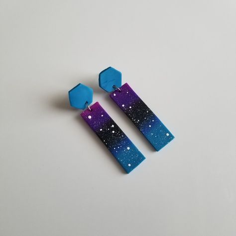 Galaxy Clay Earring, Polymer Clay Galaxy, Space Polymer Clay, Gala Earrings, Galaxy Aesthetic, Clay Inspo, Galaxy Jewelry, Galaxy Earrings, Diy Space