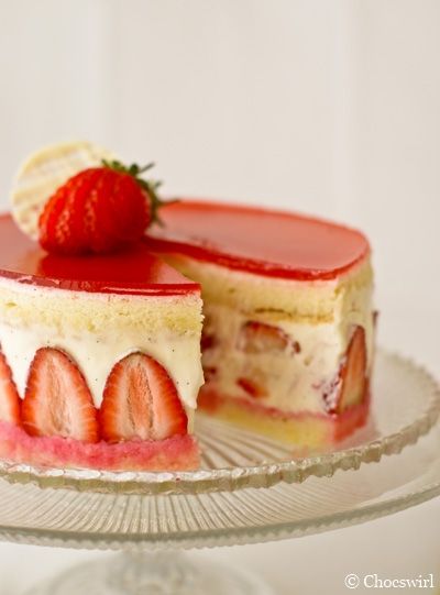 I had a fraisier for the first time today, and it was one of the most delicious things ever. Hopefully I can recreate it when I get home :]. Strawberry Frasier Cake, Strawberry Fraiser Cake, Fraiser Cake, Strawberry Gelee, Strawberry Fraisier, Fraisier Recipe, Canadian Baking, Fraisier Cake, Homemade Pastry