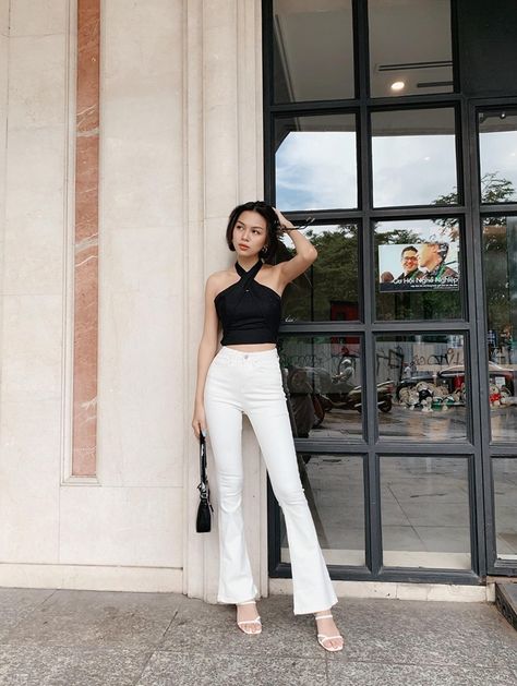 Flare Jeans Heels Outfit, White Heels Outfit Aesthetic, White Flare Pants Outfit Classy, Korean Heels Outfit, White Pants Outfit Summer Classy, White Jeans Outfit Summer Classy, Flare Pants Outfit Classy, White Flare Pants Outfit, White Flare Jeans Outfit