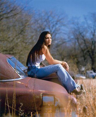 Gretchen Wilson, Sara Evans, Country Strong, Cowgirl Jeans, Southern Outfits, Female Musicians, Country Women, Country Music Stars, Country Stars