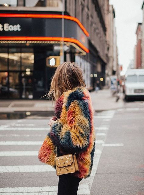 728f206c2a01bf572b5940d7d9a8fa4cdesc48193601ri Fake Fur Coat Outfit, Faux Fur Coat Outfit, Colorful Fur Coat, Fake Fur Coat, Mode Tips, Nyc Street, Fake Fur, Grunge Style, Mode Vintage