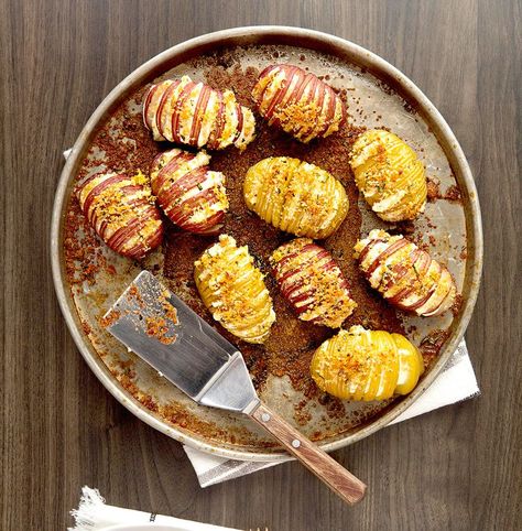 Cheesy Hasselback New Potatoes Potato Pasta, Meal Train Recipes, Hasselback Potatoes, Lemon Potatoes, New Potatoes, Veggie Tales, Potato Sides, Pound Cakes, Snack Foods