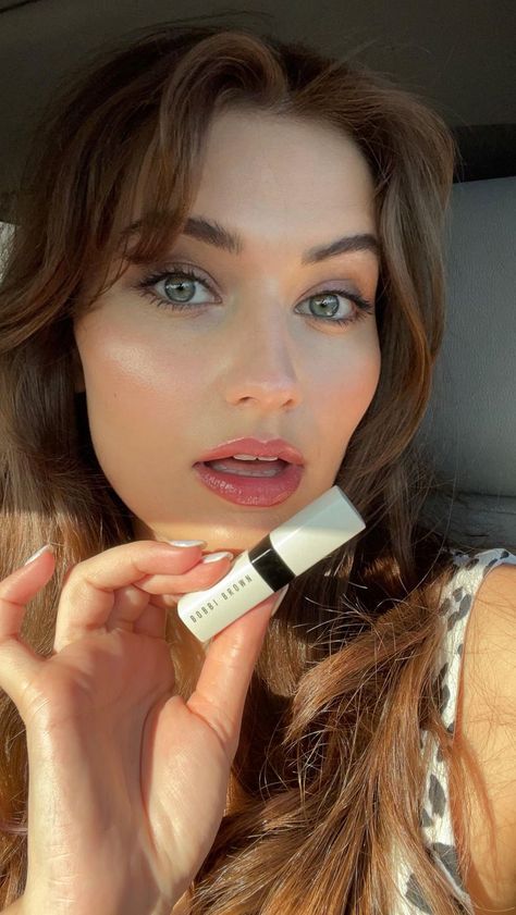 sarah.palmyra on Instagram: My friend was in town and put me onto this color changing lip balm by @bobbibrown 👀 I think it’s so beautiful and really gives that perfect… Sarah Palmyra, True Summer, Daniel Wellington, So Beautiful, My Friend, Lip Balm, The Balm, Things To Think About, Lips